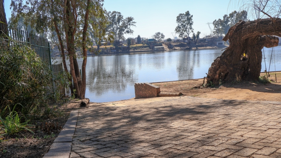 4 Bedroom Property for Sale in Willow Grange Free State